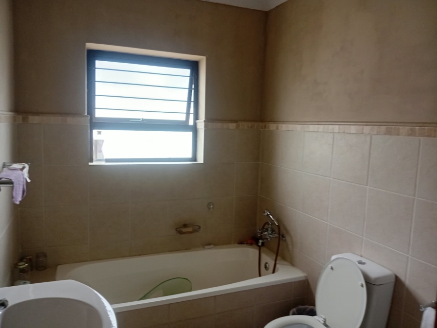 To Let 4 Bedroom Property for Rent in Twin Palms Western Cape